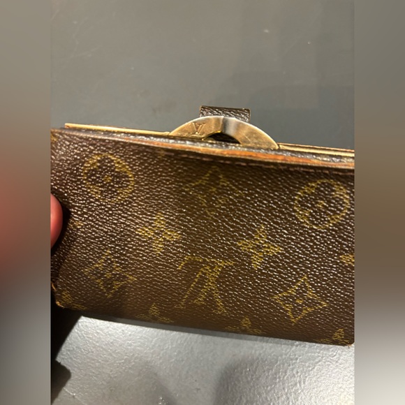 Louis Vuitton Kiss lock Wallet - Picture 3 of 7
